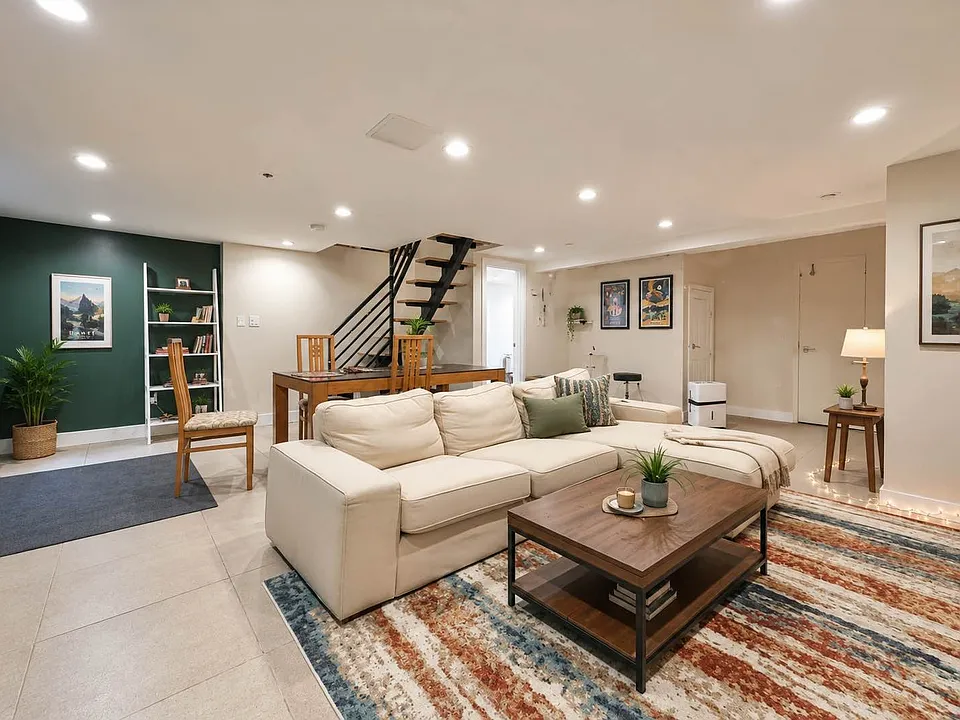 187 Johnson Ave #1B