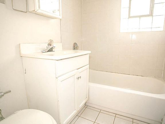 5th image of 3928 N Pine Grove Ave #K1e