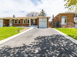 17 Manitou Cres, Brampton, ON L6S2Z6