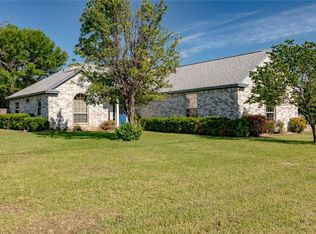 200 Driftwood Ct, Runaway Bay, TX 76426