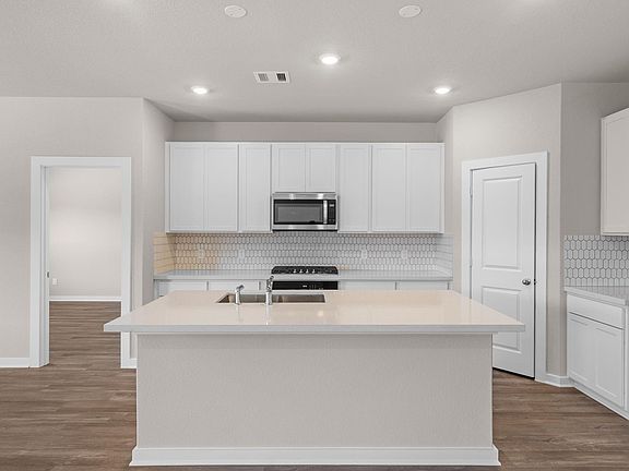 3rd image of 2808 English Laurel Dr