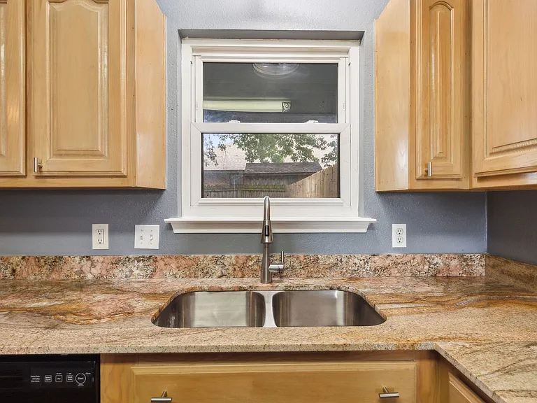 1502 Sharron Ct — Photo 25