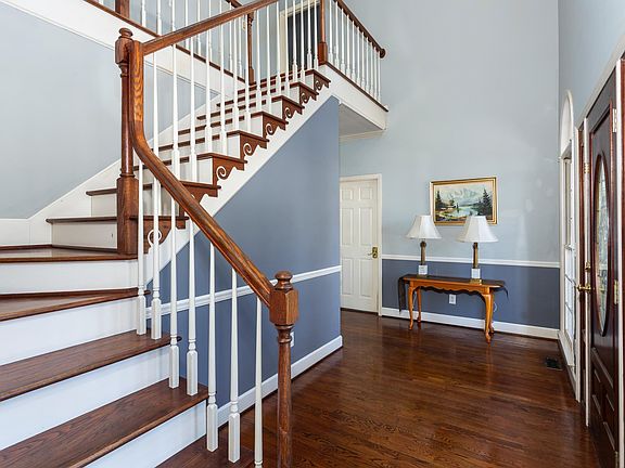 2nd image of 3020 Hollon Ct