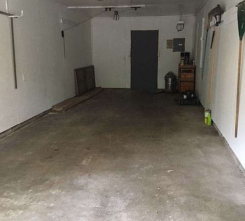 Single Car Garage+Workbench
