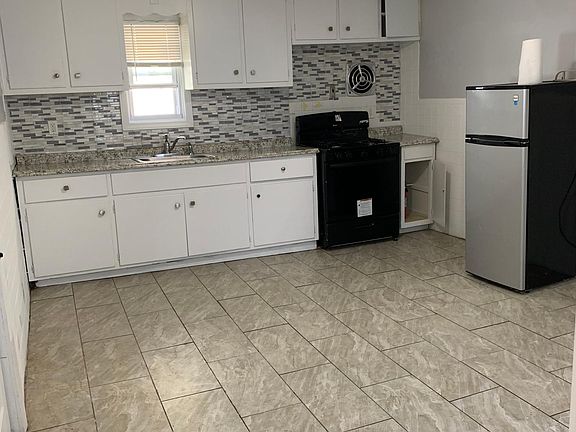 3rd image of 3 Joyce St APT 1
