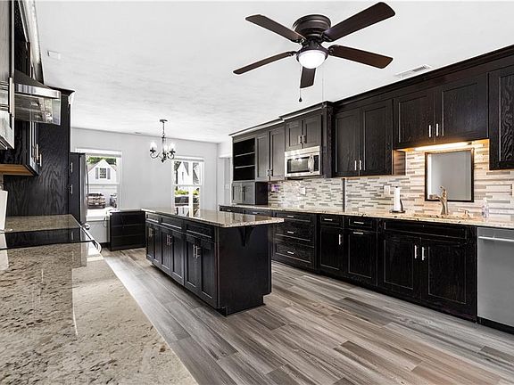 3rd image of 1941 Country Manor Ln