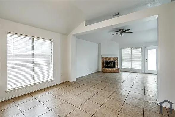 3 bed, 1462 sqft, $2,450 — Photo 4