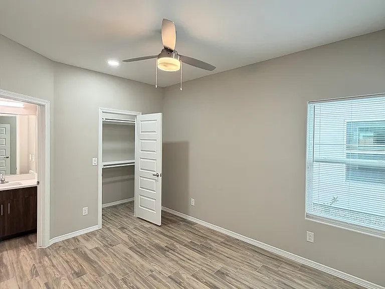 4000 Walnut Ave #1 — Photo 9
