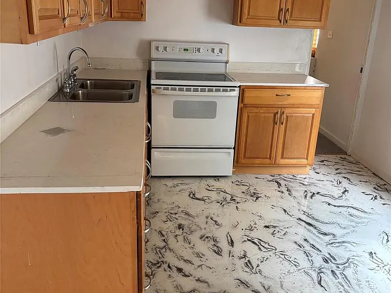 8556 Berkley Dr — Photo 2