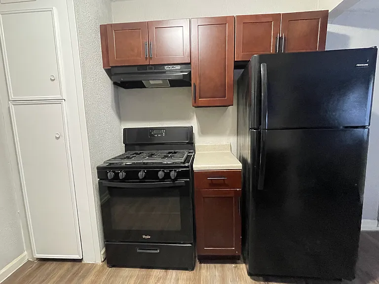 704 E Defee Ave — Photo 8