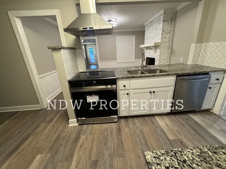 3408 Greenbriar Dr — Photo 5
