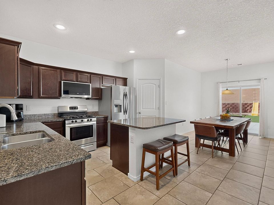 1st image of 5929 Sandoval Dr NE