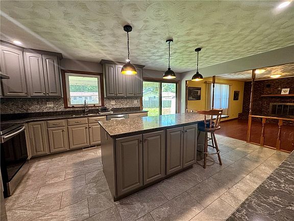 3rd image of 405 Price Ave