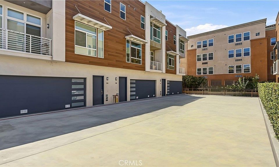 1st image of 15 Chapel Ave #B