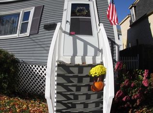 17 Locust St, Merrimac, MA 01860