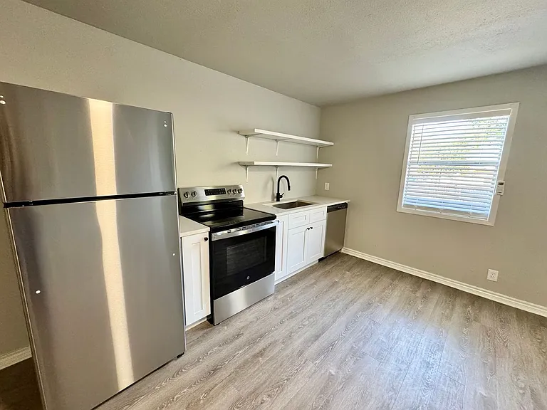 705 Sunrise Ave — Photo 38