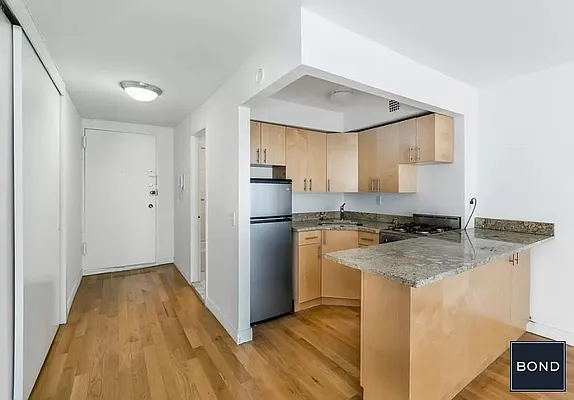 Rented by Bond New York | media 3