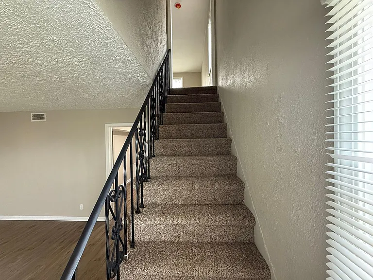 20531 Moenart St — Photo 4