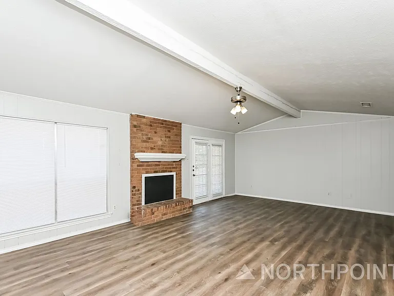 1105 Cedar Ridge Dr — Photo 3