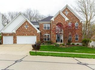 838 Castle Pines Dr, Ballwin, MO 63021