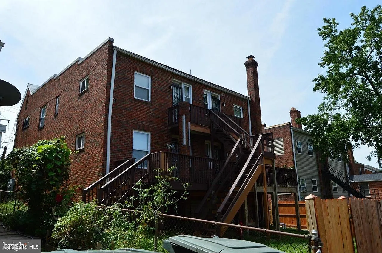 2238 S St SE APT 1 photo 1
