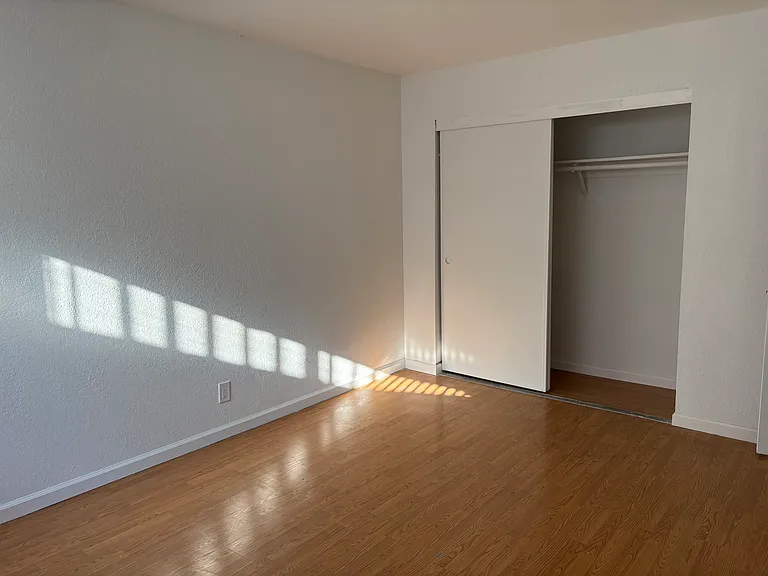 2127 Main St — Photo 5