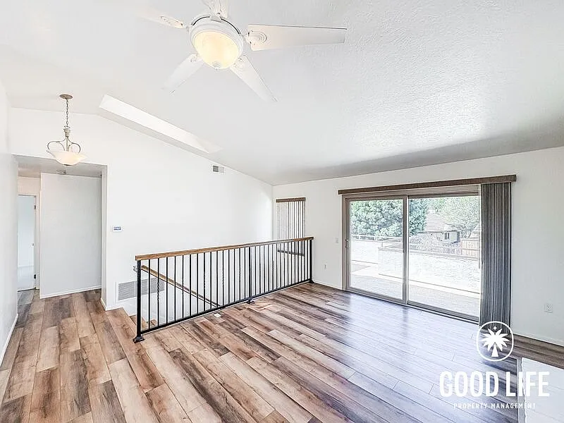 3 bed, 3.0 bath, 1412 sqft, $3,295 — Photo 4