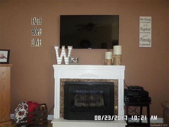 5th image of 136 Westscott Dr #18