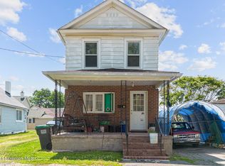 2 Rowlands Ln, West Wyoming, PA 18644