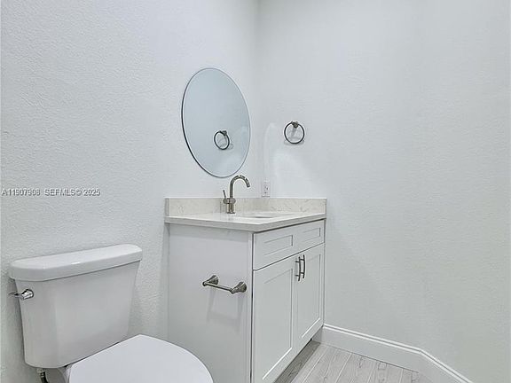 2nd image of 4412 Woodland Cir #0