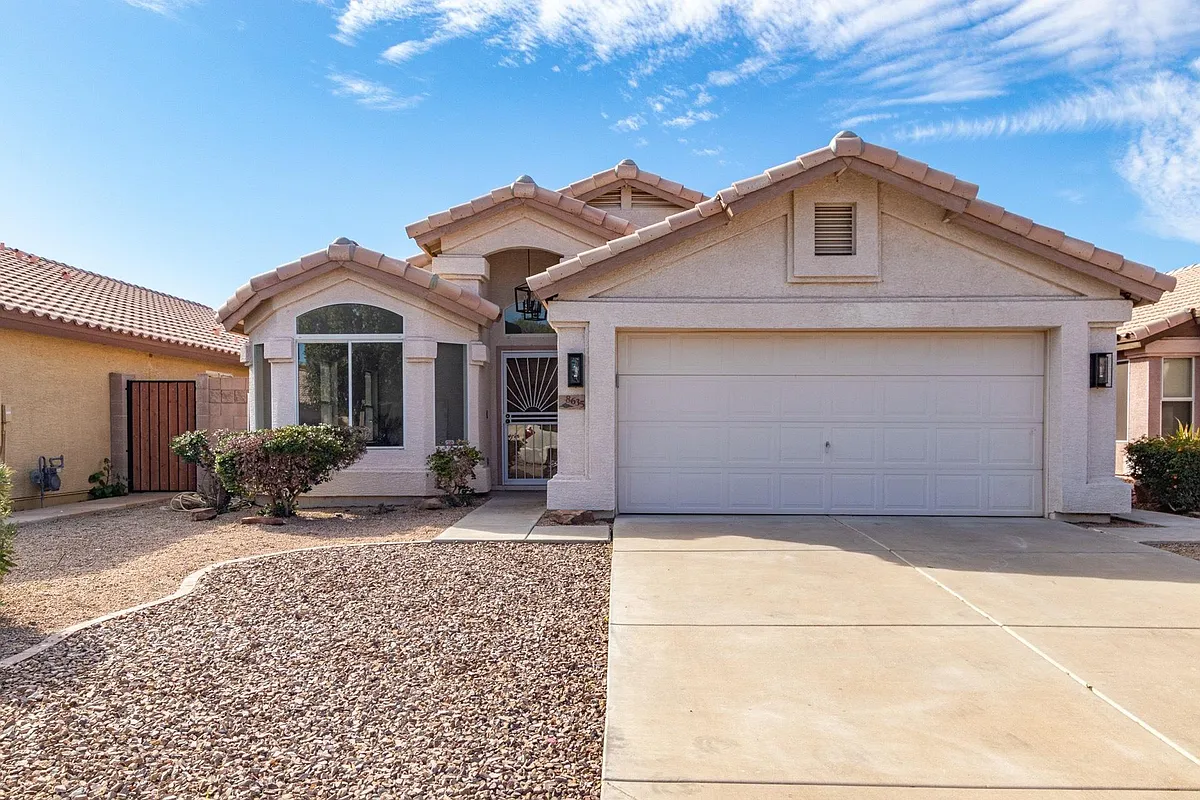 Building Photo - 8635 W Paradise Ln