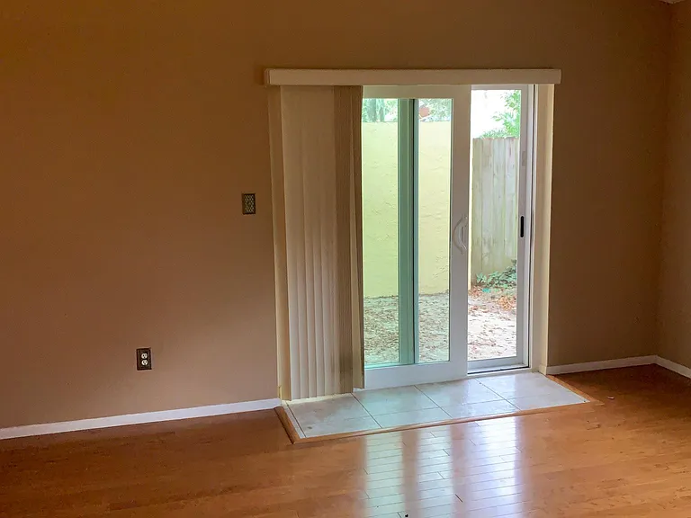 100 Red Cedar Dr — Photo 2
