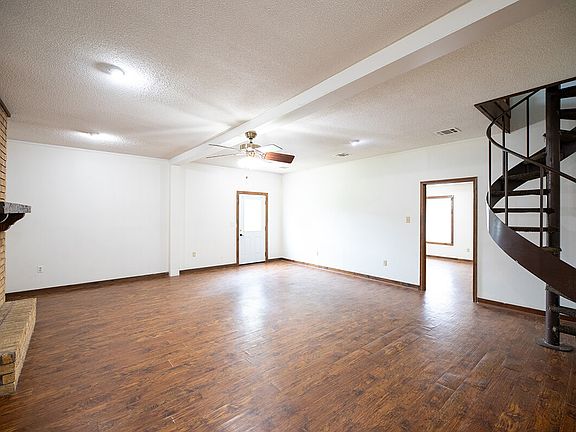 4113-CENTER-STREET-living_07242024