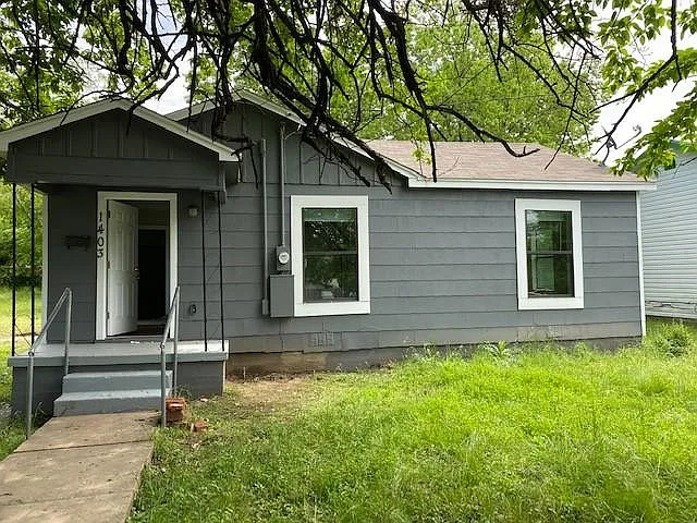 1403 N Broughton St — Photo 1