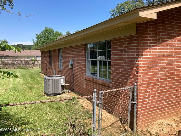 5th image of 110 Bingo Cir