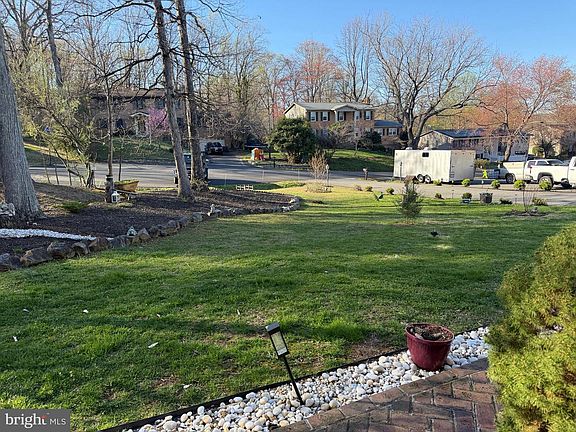 3rd image of 3209 Shoreview Rd