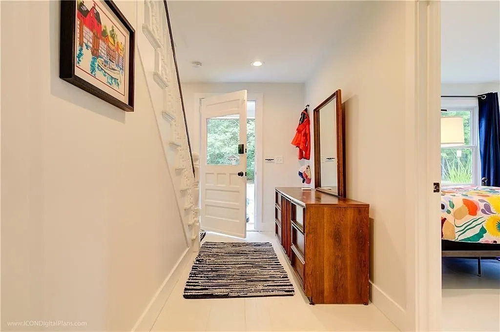 4 bed, 2.0 bath, 1300 sqft, $3,200 — Photo 4