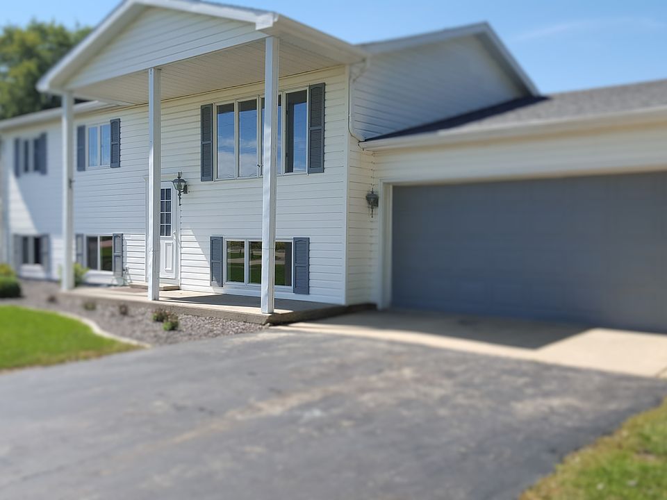 BEAUTIFUL BI-LEVEL!!