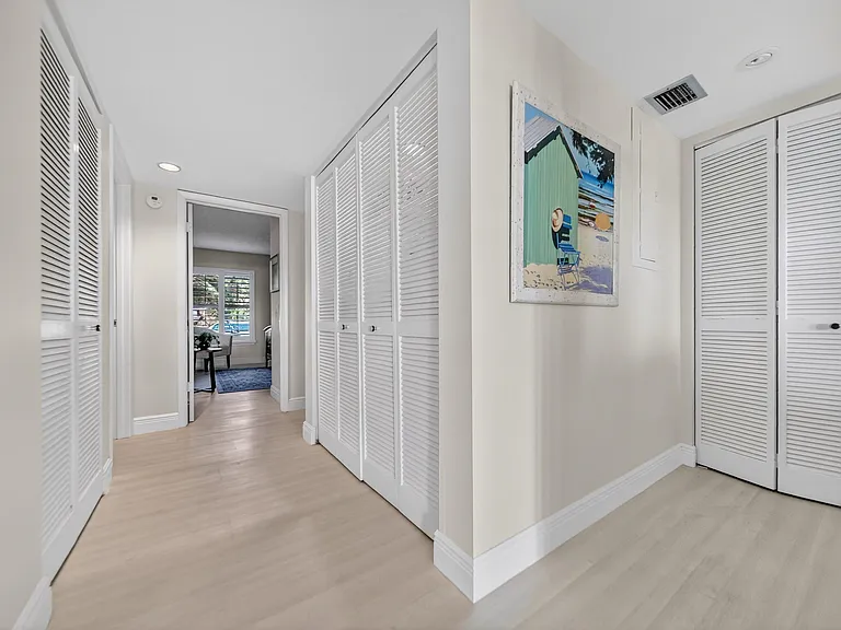 218 NE Edgewater Dr — Photo 22