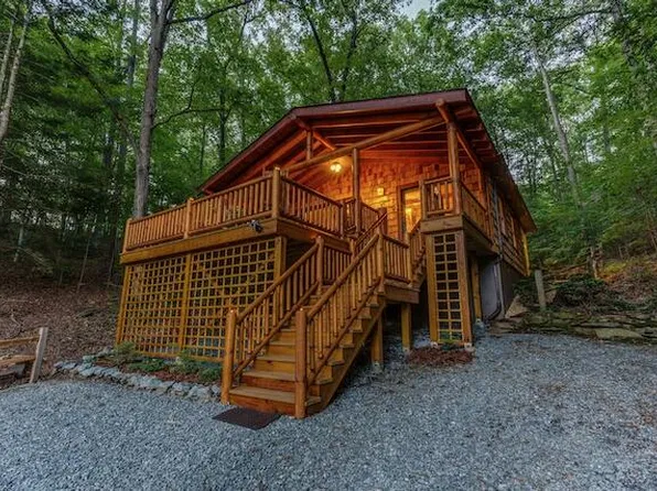 93 Valley Ln, Mineral Bluff, GA 30559