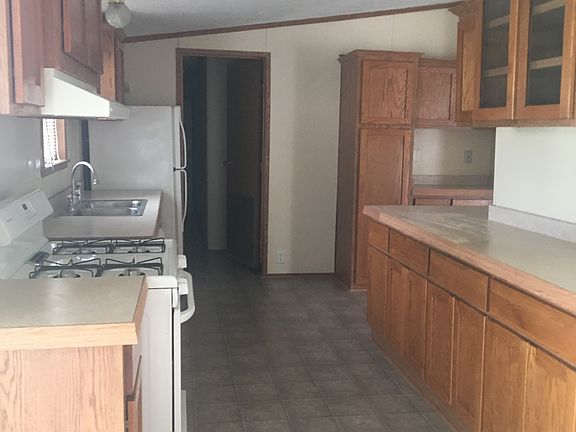 2nd image of 131 Scarlet Oak Ln