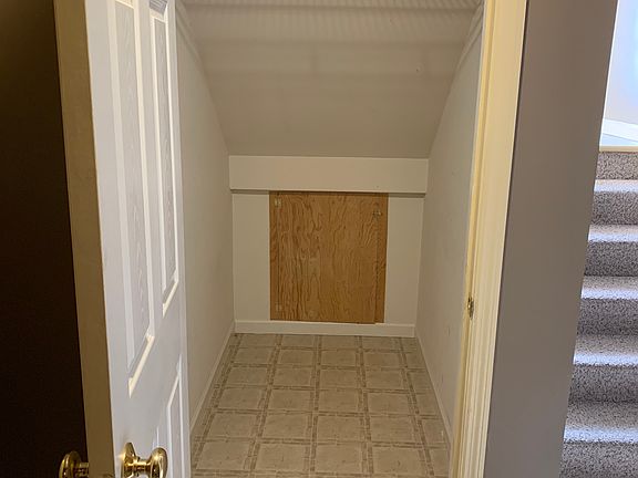 Coat closet