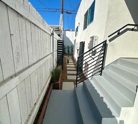5th image of 1833 S Redondo Blvd #1/2