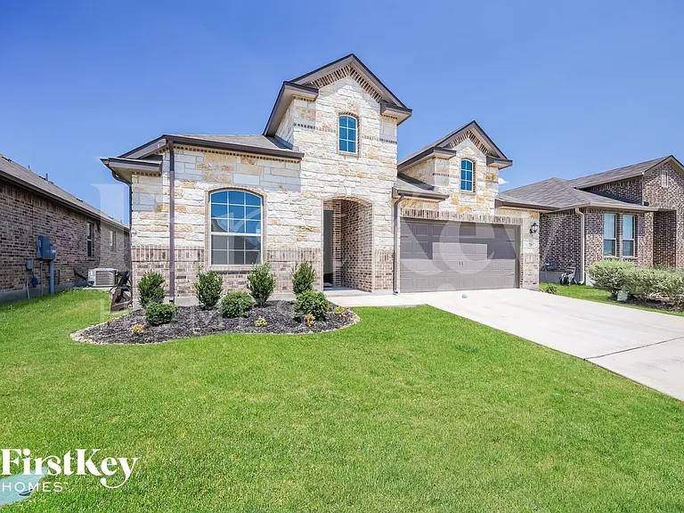 2207 Tiptop Ln — Photo 2
