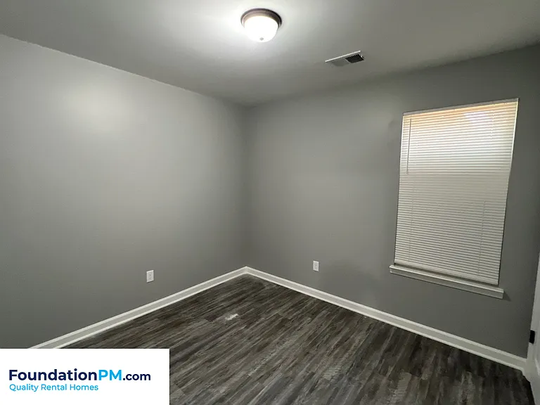 605 Howard Dr — Photo 8