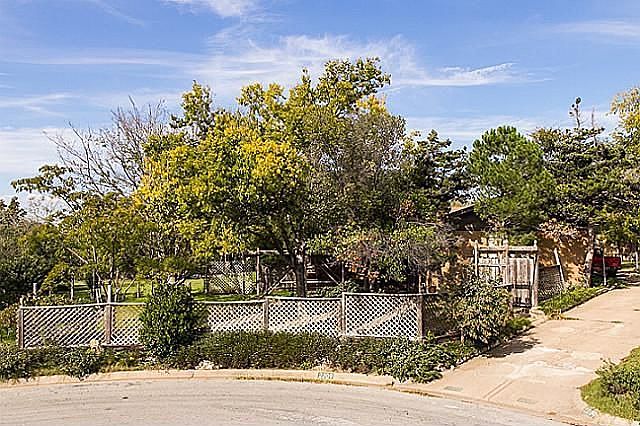 1st image of 2209 Clearview Dr