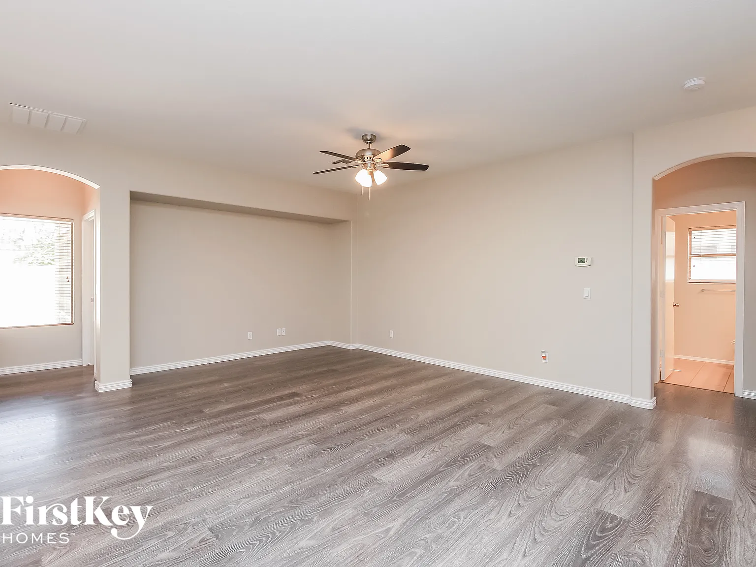 3 bed, 2.0 bath, 1421 sqft, $2,045 — Photo 2