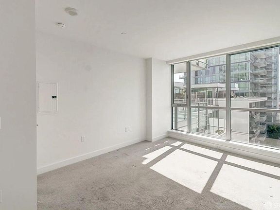 5th image of 718 Long Bridge St APT 1011