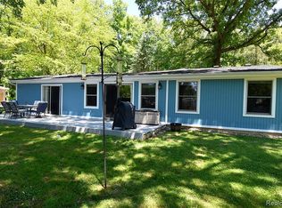 1900 Darwin Rd, Pinckney, MI 48169