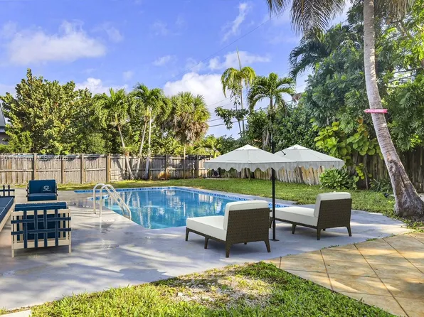 10801 Peachtree Dr, Miami, FL 33161